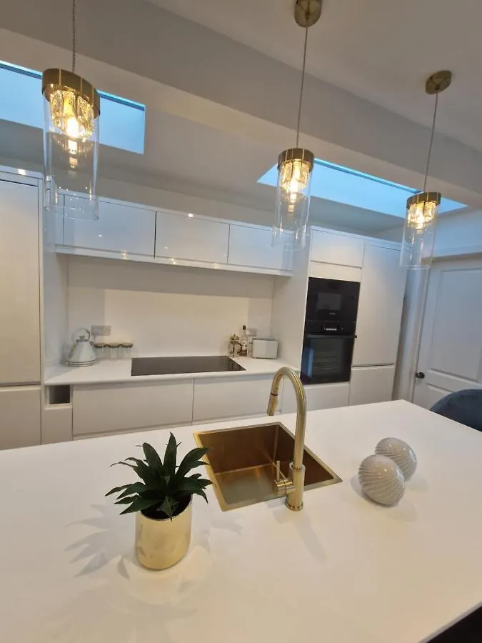 Seaside Apartment, Parking, Private Garden, Walking Distance To Southbourne Beach Bournemouth