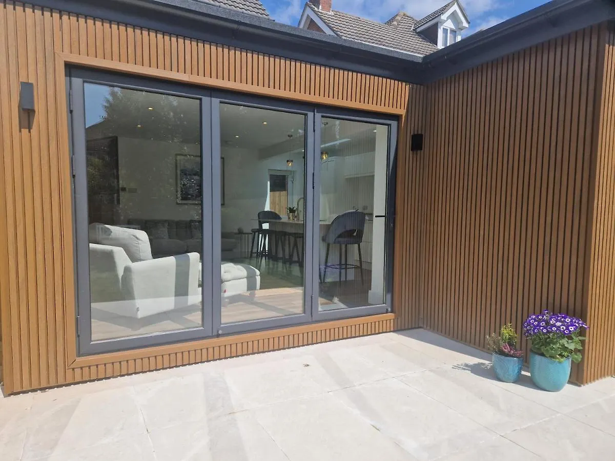 Seaside Apartment, Parking, Private Garden, Walking Distance To Southbourne Beach Bournemouth 0*,  United Kingdom