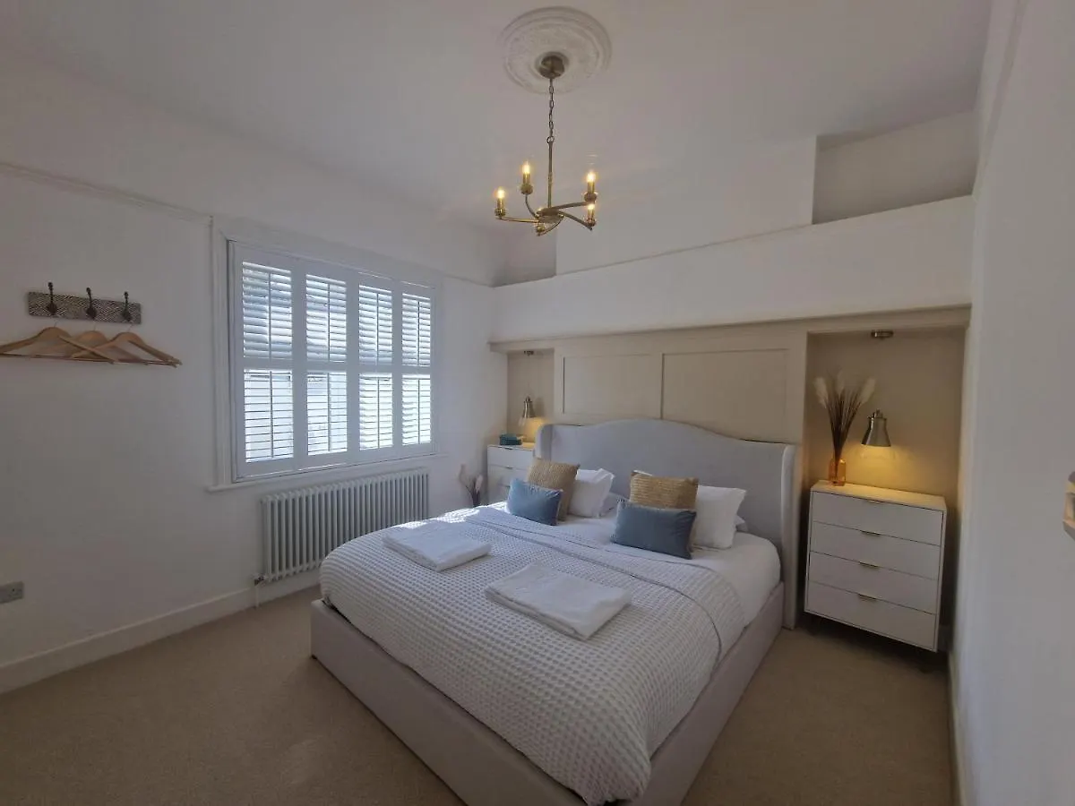 Seaside Apartment, Parking, Private Garden, Walking Distance To Southbourne Beach Bournemouth United Kingdom