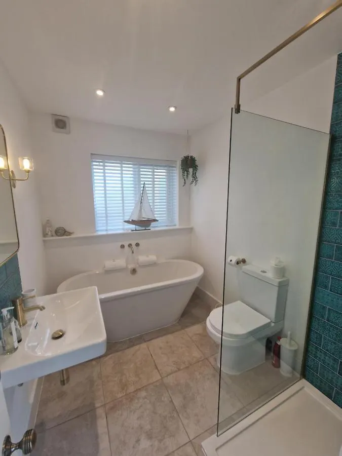 Seaside Apartment, Parking, Private Garden, Walking Distance To Southbourne Beach Bournemouth Apartment