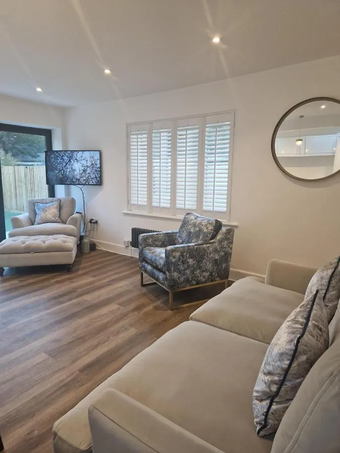 Seaside Apartment, Parking, Private Garden, Walking Distance To Southbourne Beach Bournemouth