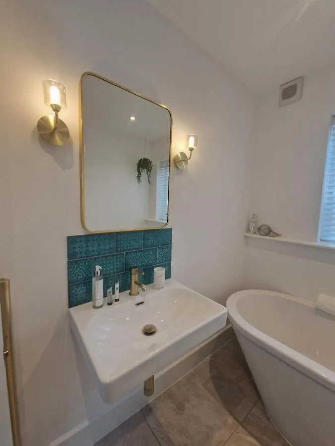 Seaside Apartment, Parking, Private Garden, Walking Distance To Southbourne Beach Bournemouth 0*,